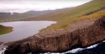 This Lake Seems To Overlook The Faroe Islands In Arctic Ocean ...But This Is Due To An Incredible Optical Illusion!--10
