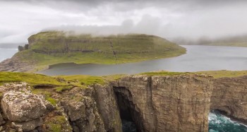 This Lake Seems To Overlook The Faroe Islands In Arctic Ocean ...But This Is Due To An Incredible Optical Illusion!--6