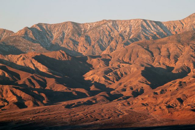 Travel The Legendary Death Valley, This Desert Region That Stretches To The Horizon--11
