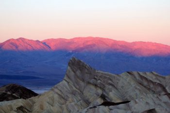 Travel The Legendary Death Valley, This Desert Region That Stretches To The Horizon--12