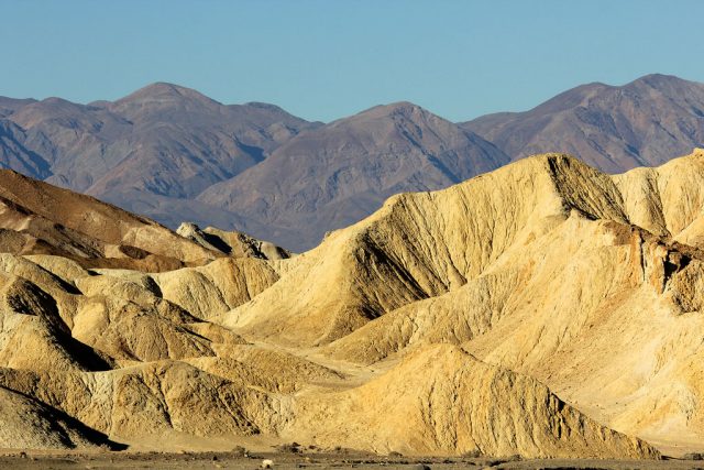 Travel The Legendary Death Valley, This Desert Region That Stretches To The Horizon--14
