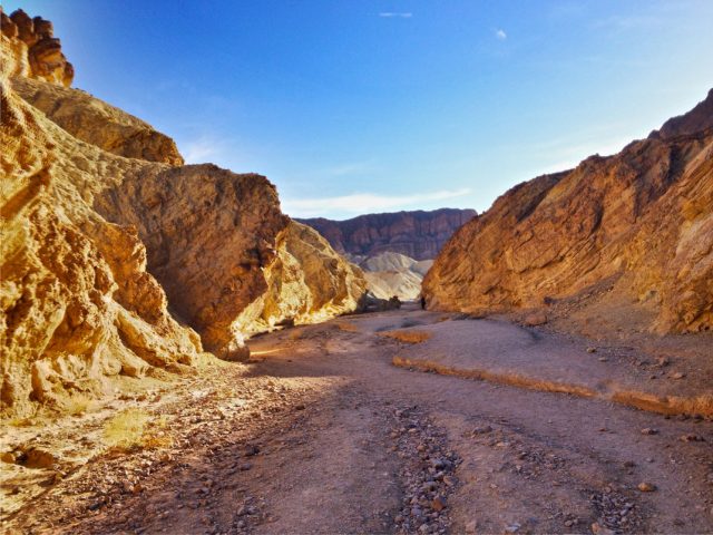 Travel The Legendary Death Valley, This Desert Region That Stretches To The Horizon--4