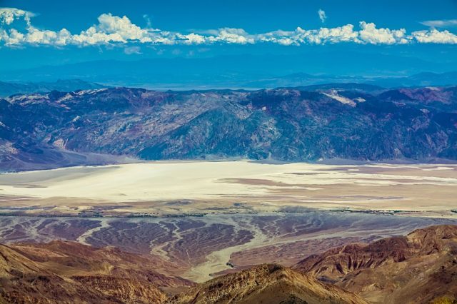 Travel The Legendary Death Valley, This Desert Region That Stretches To The Horizon--9