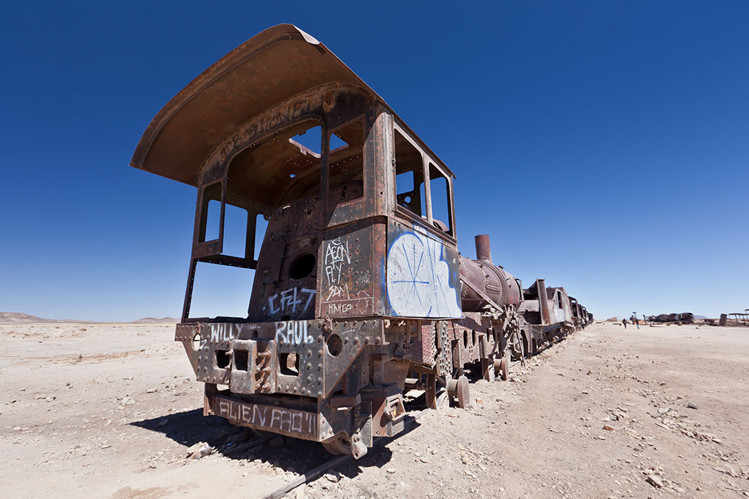 Desolate Beauty of These Abandoned Locomotives In Bolivian Desert