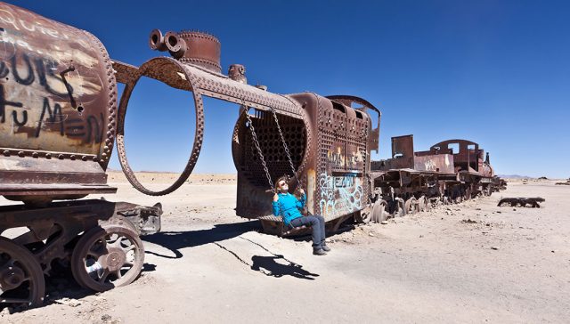 Desolate Beauty of These Abandoned Locomotives In Bolivian Desert--3