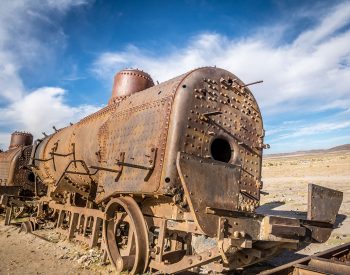 Desolate Beauty of These Abandoned Locomotives In Bolivian Desert-