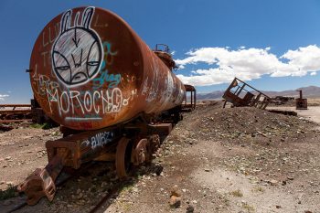 Desolate Beauty of These Abandoned Locomotives In Bolivian Desert--9