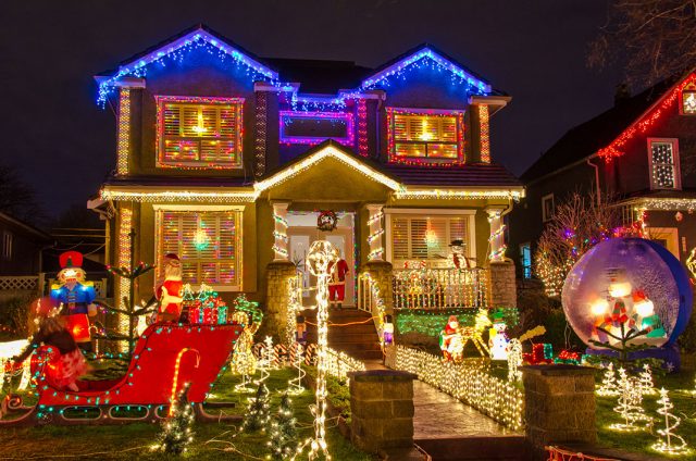 23 Most Beautifully Decorated For Christmas Season--1
