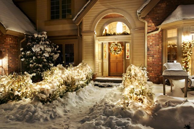 23 Most Beautifully Decorated For Christmas Season--13