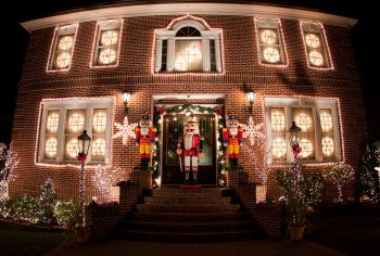 23 Most Beautifully Decorated For Christmas Season--14
