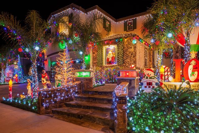 23 Most Beautifully Decorated For Christmas Season--22