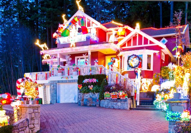23 Most Beautifully Decorated For Christmas Season--5
