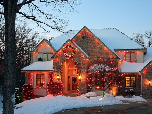 23 Most Beautifully Decorated For Christmas Season--8