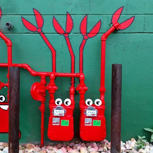 Tom Bob's amusing creations That Perfectly Fits In Urban Landscape--6